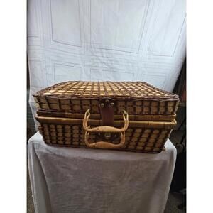 Picnic Basket Vintage '70's Wicker Suitcase Leather Handle & Closure Serves 4